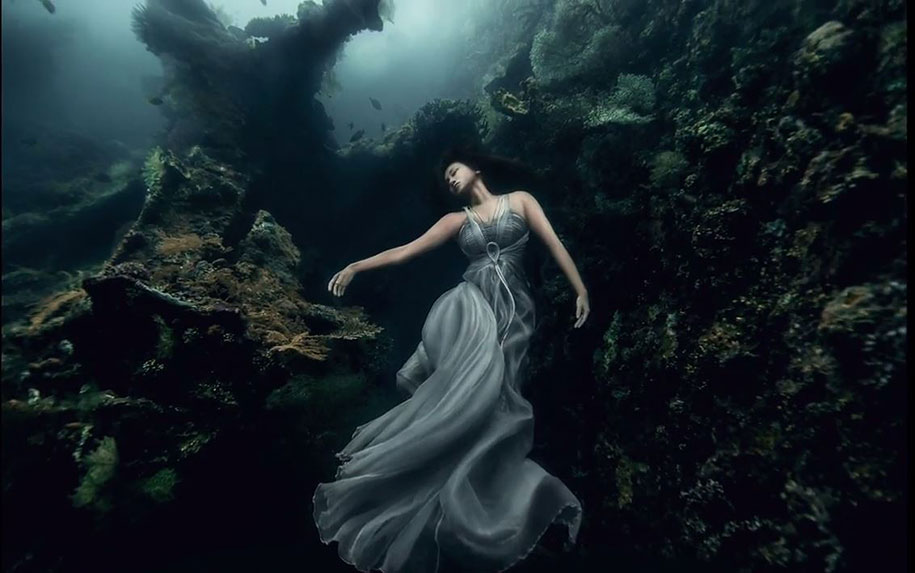 http://www.demilked.com/magazine/wp-content/uploads/2014/06/underwater-photography-shipwreck-bali-benjamin-von-wong-1.jpg
