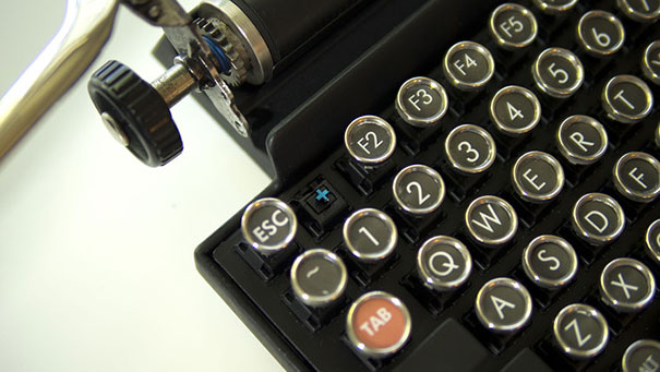 qwerkywriter-vintage-mechanical-typewriter-qwerkytoys-7