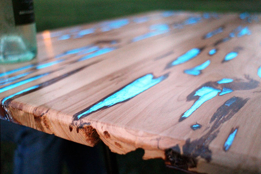 Awesome DIY Table With Glow-In-The-Dark Resin
