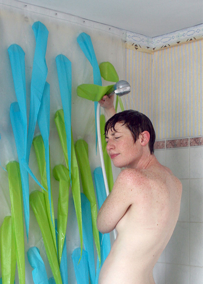 water-saving-spikes-spiky-shower-curtain-elisabeth-buecher-2