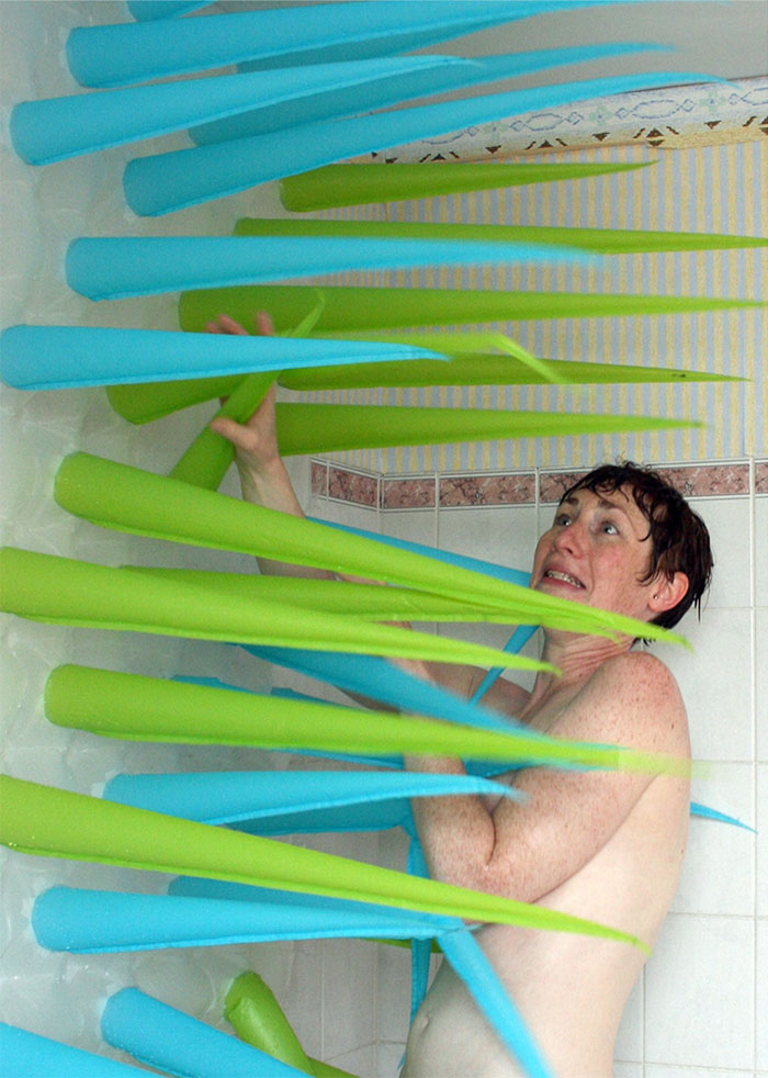 water-saving-spikes-spiky-shower-curtain-elisabeth-buecher-4