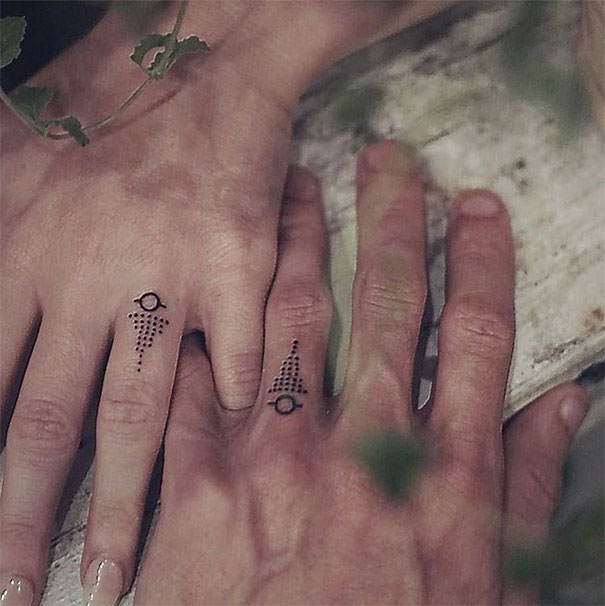 Odvážne páry sa rozhodli svadobné prstene vymeniť za spoločné tetovania