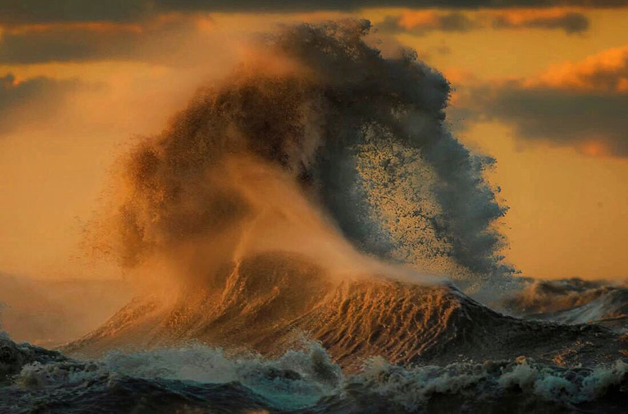 large-scary-waves-ocean-lake-erie-dave-sandford-14