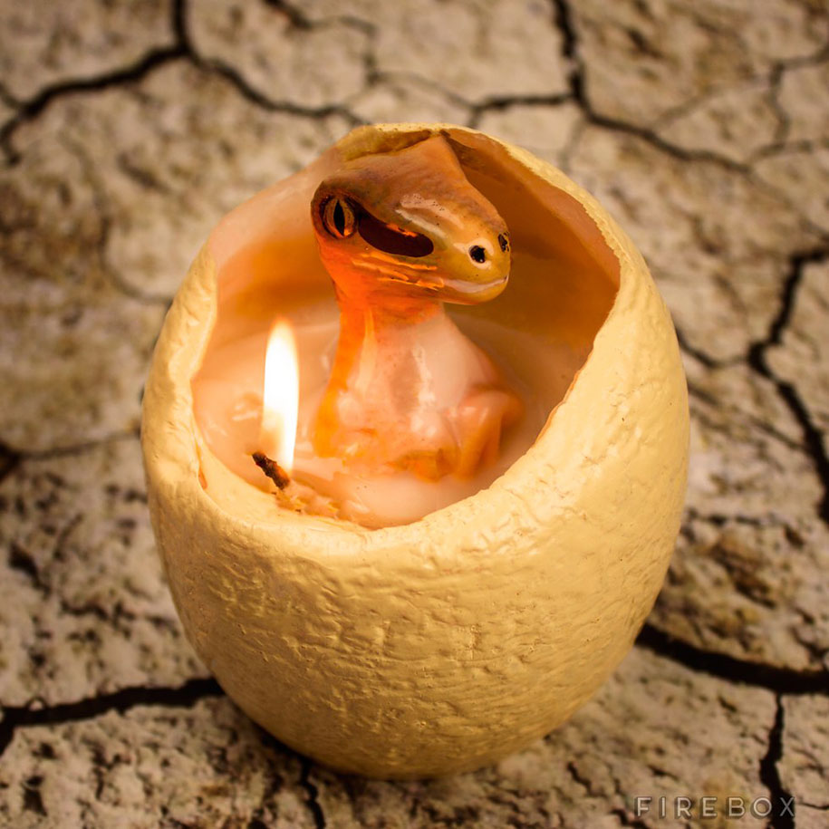 When This Dinosaur Egg Candle Melts, It “Hatches” A Cute Baby Raptor