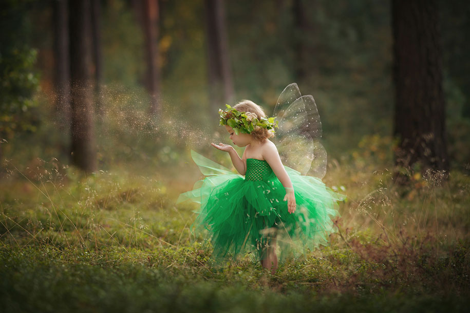 http://www.demilked.com/magazine/wp-content/uploads/2016/05/photographer-captures-children-in-costumes-childhood-anna-rozwadowska-2.jpg