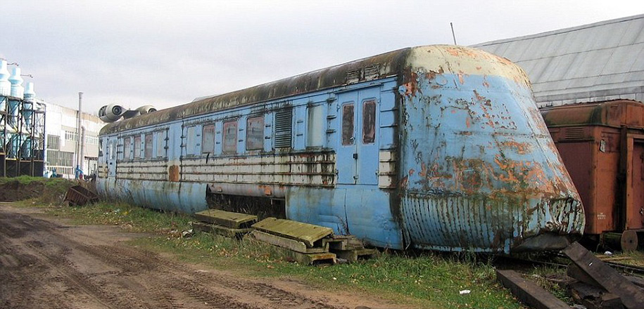 abandoned-soviet-jet-train-160mph-2
