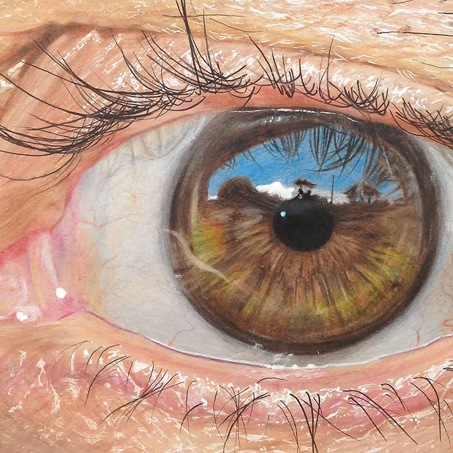 19YearOld Artist Draws HyperRealistic Eyes Using Only Coloured