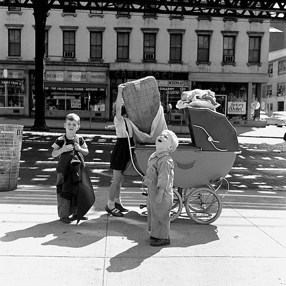 new york chicago street photography vivian maier 11 - Fotos perdidas de Vivian Maier do dia a dia americano nas décadas de 50 e 60