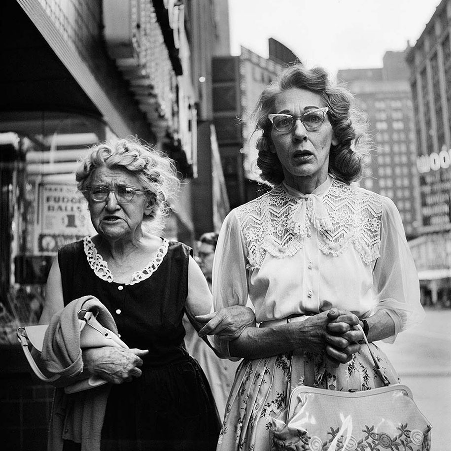 new york chicago street photography vivian maier 13 - Fotos perdidas de Vivian Maier do dia a dia americano nas décadas de 50 e 60