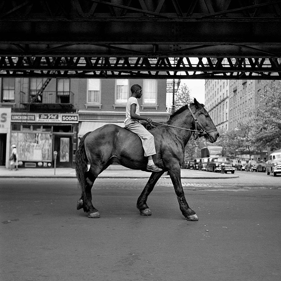 new york chicago street photography vivian maier 27 - Fotos perdidas de Vivian Maier do dia a dia americano nas décadas de 50 e 60