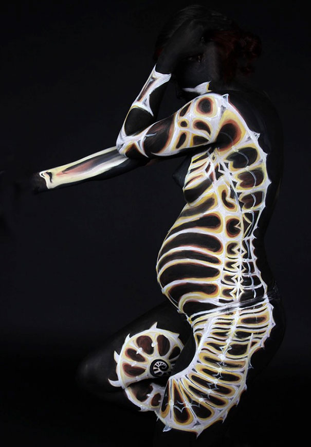 22 Masterful Body Paintings That Disguise Humans As