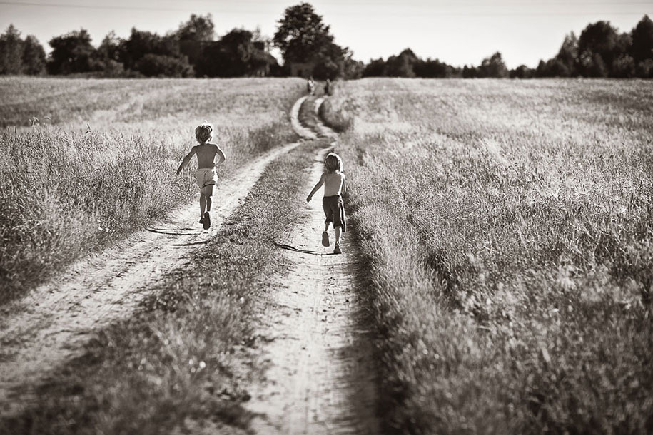 summertime-countryside-children-photography-izabela-urbaniak-1