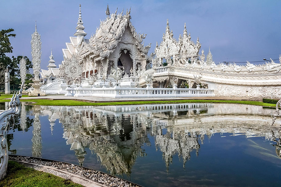 white temple wat rong khun buddhist thailand architecture 3 - Templo branco na Tailândia parece um conto de fadas