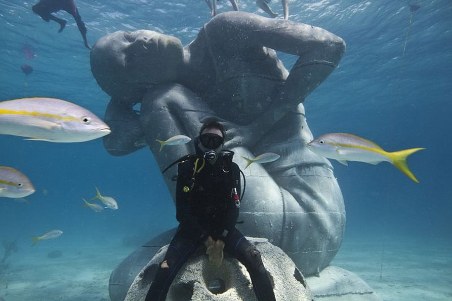 ocean-atlas-underwater-sculpture-bahamas-jason-decaires-taylor-7
