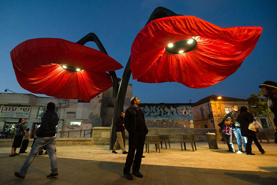motion-activated-inflating-flowers-warde-hq-architects-jerusalem-7