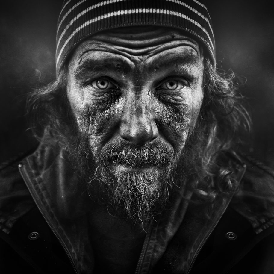 black white homeless portraits lee jeffries 10 - Projeto fotográfico de pessoas que vivem nas ruas