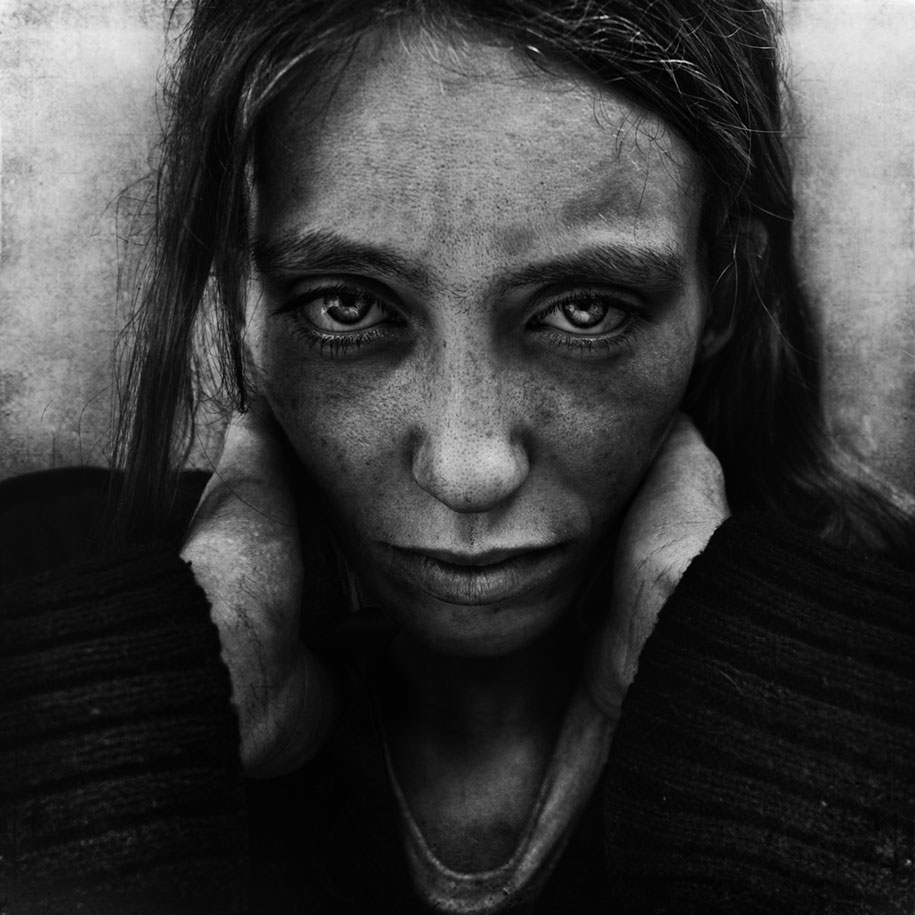 black white homeless portraits lee jeffries 6 - Projeto fotográfico de pessoas que vivem nas ruas