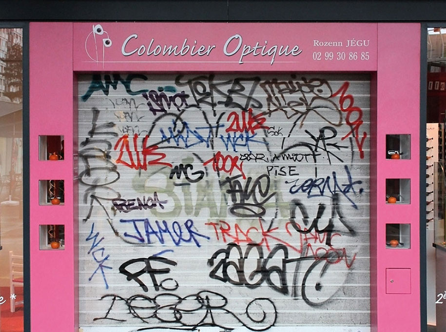 painting-over-graffiti-removing-tags-street-art-mathieu-tremblin-14