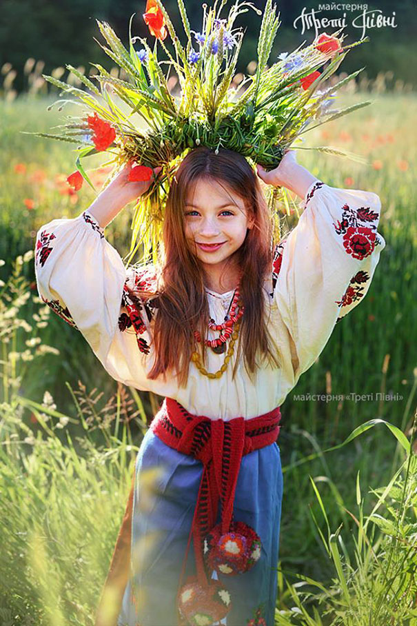 traditional ukrainian flower crowns treti pivni 10 - Mulheres e as coroas florais tradicionais de seu país