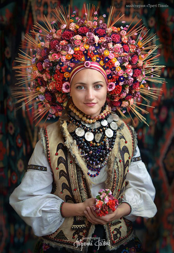 traditional ukrainian flower crowns treti pivni 11 - Mulheres e as coroas florais tradicionais de seu país