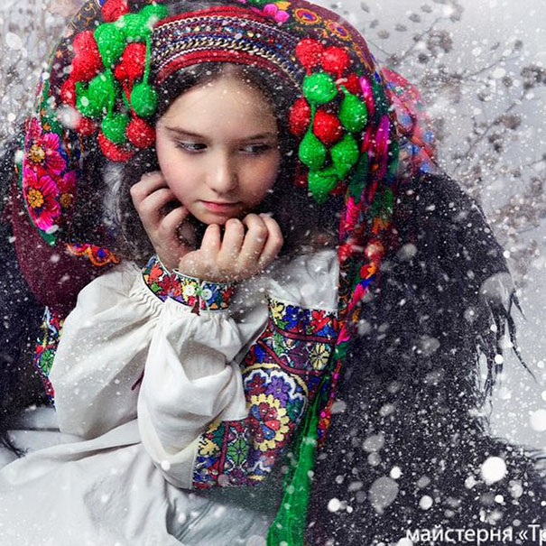 traditional ukrainian flower crowns treti pivni 13 - Mulheres e as coroas florais tradicionais de seu país