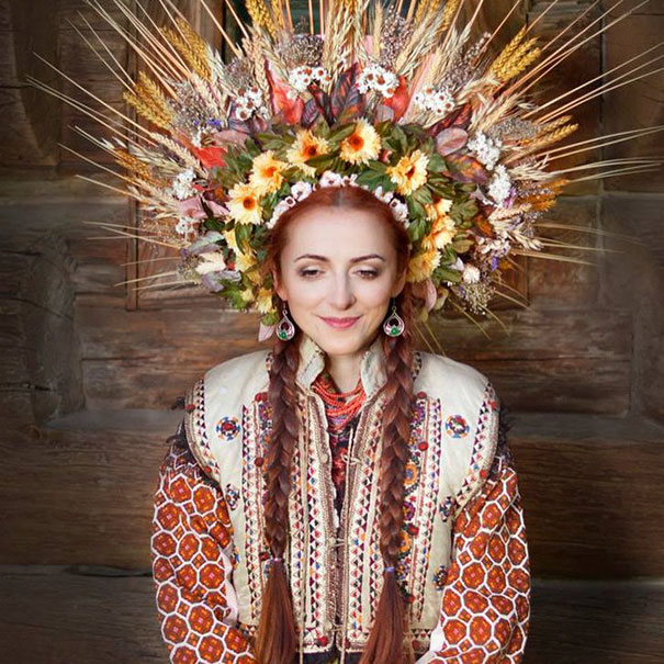 traditional ukrainian flower crowns treti pivni 2 - Mulheres e as coroas florais tradicionais de seu país