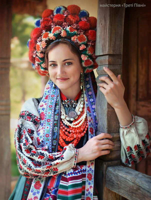 traditional ukrainian flower crowns treti pivni 8 - Mulheres e as coroas florais tradicionais de seu país