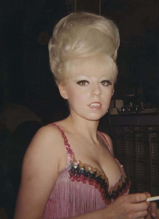 Women With Very Big Hair In the 1960s - Flashbak