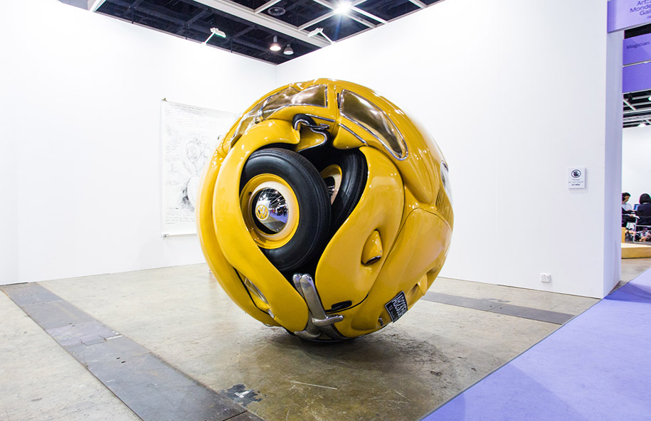 car balls cars compressed into perfect spheres ichwan noor 16 - Artista transforma Fusca de verdade em esferas perfeitas