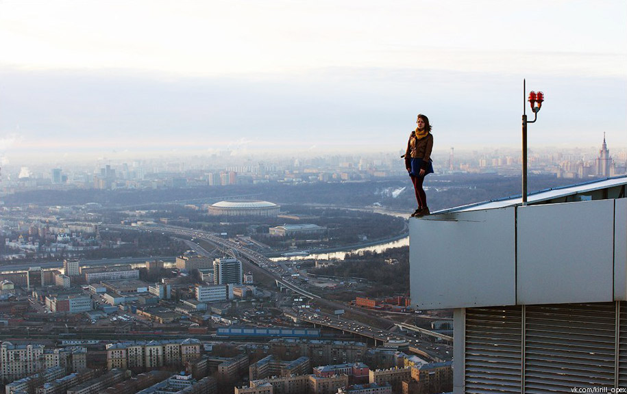 risky dangerous selfies russia angela nikolau 57 - "Eu rio na cara do perigo" Menina russa faz as selfies mais imprudentes