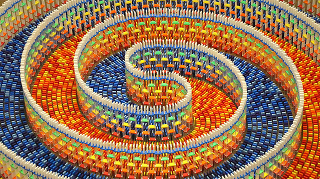 15,000 Domino Spiral Took 25H To Build And Only Seconds To Fall Apart