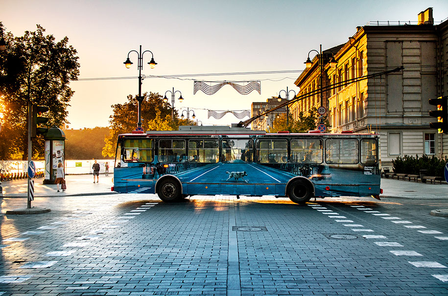 vanishing-trolleybus-vilnius-street-art-festival-liudas-parulskis-7.jpg