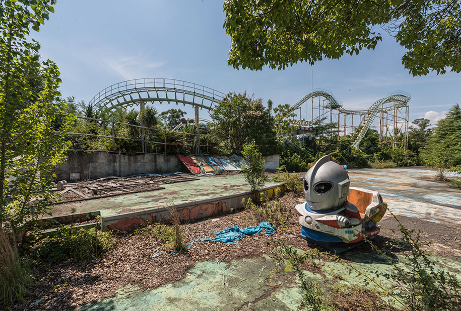 Abandoned Dreamland Theme Park In Japan Now Looks Like A Graveyard Demilked,Space Saving Corner Blind Corner Kitchen Cabinet Ideas