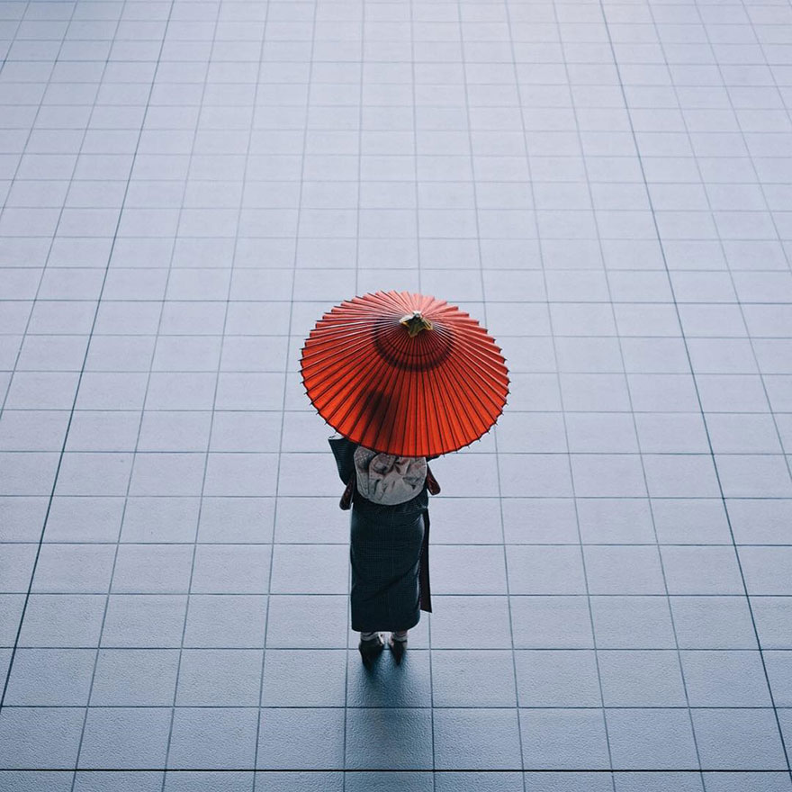 unique-japan-street-photography-13