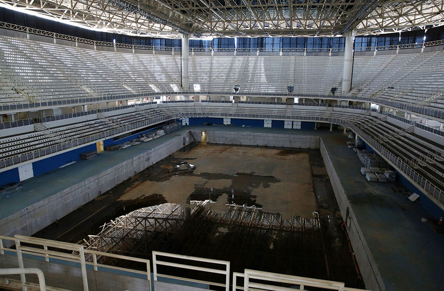 maracana olympic facilities fall apart urban decay rio 2016 9 - Como ficou o complexo olímpico do Rio 2016 após o evento?