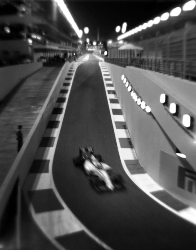 Photographer Shoots Formula 1 With A 104-Year-Old Camera, And It Looks ...