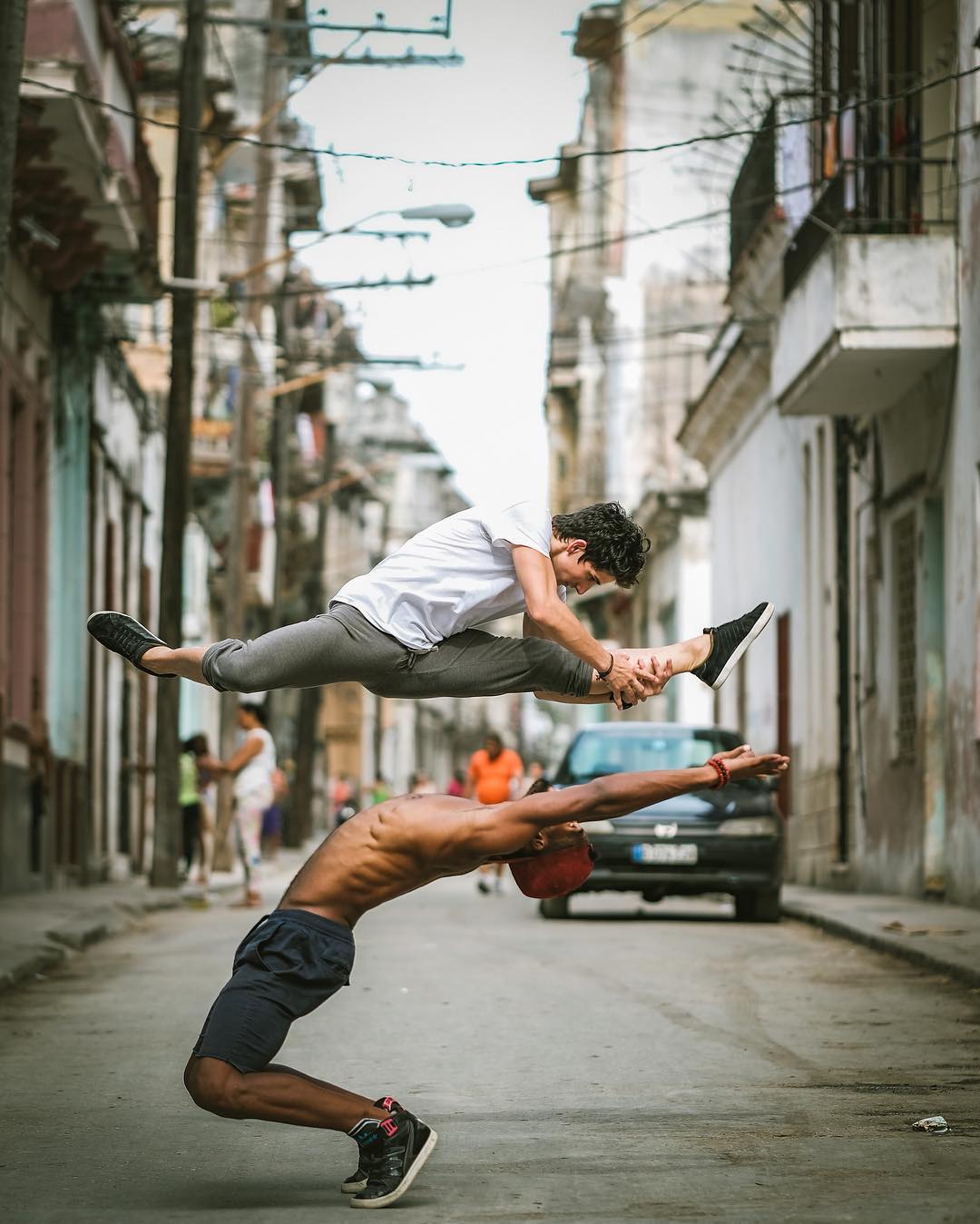 omarzrobles 11260844 1068040036568697 1687018430 n 2 - Dançarinos de balé praticam seus movimentos nas ruas para foto