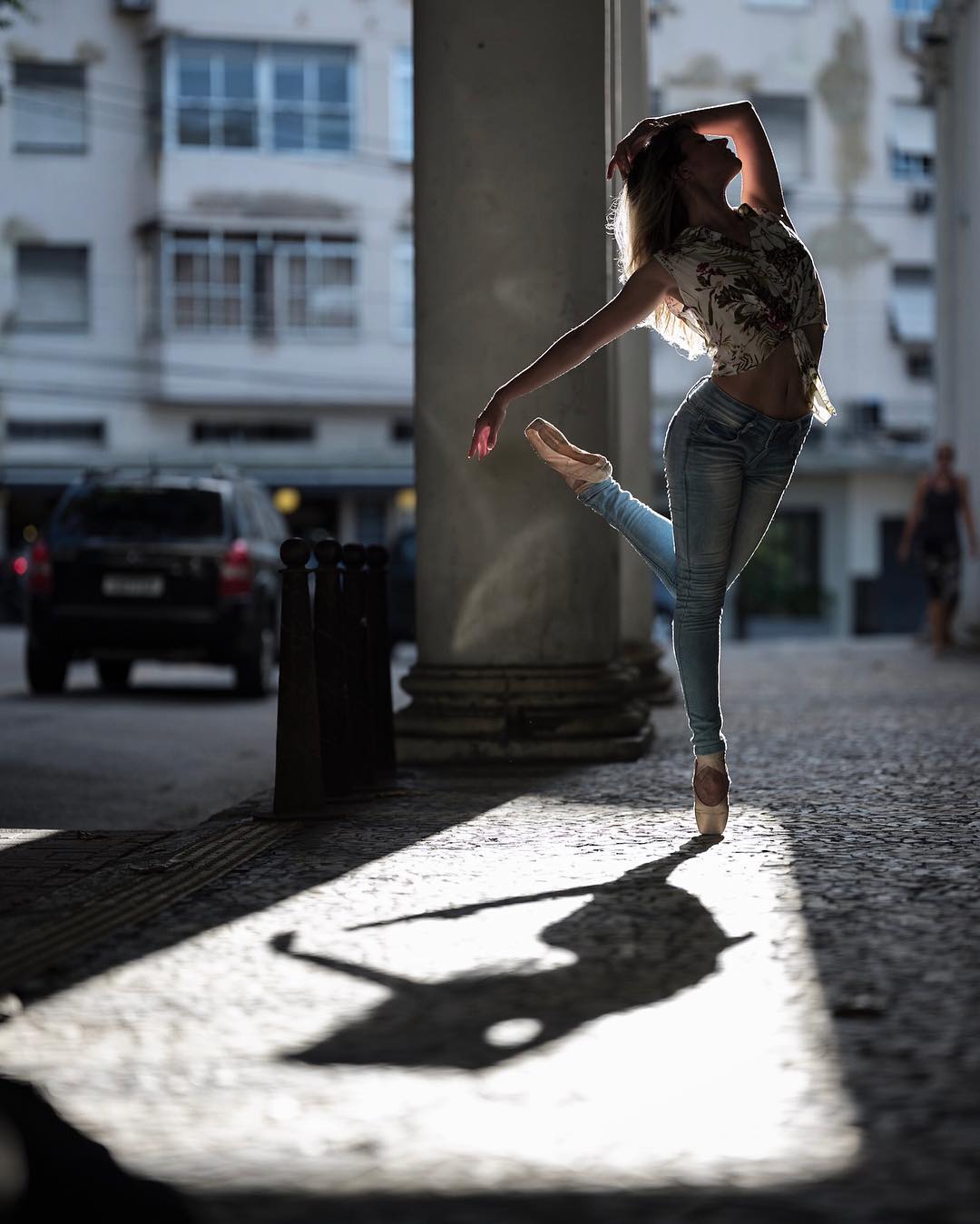 omarzrobles 27579293 137700803711133 9049662393805701120 n 1 - Dançarinos de balé praticam seus movimentos nas ruas para foto