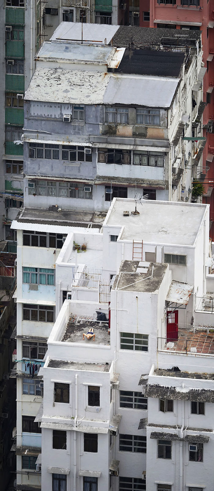 5ae2eb0b1ea30 Pushing Up 5adef90d676eb  700 - 12 coisas interessantes este fotógrafo capturado nos telhados de Hong Kong