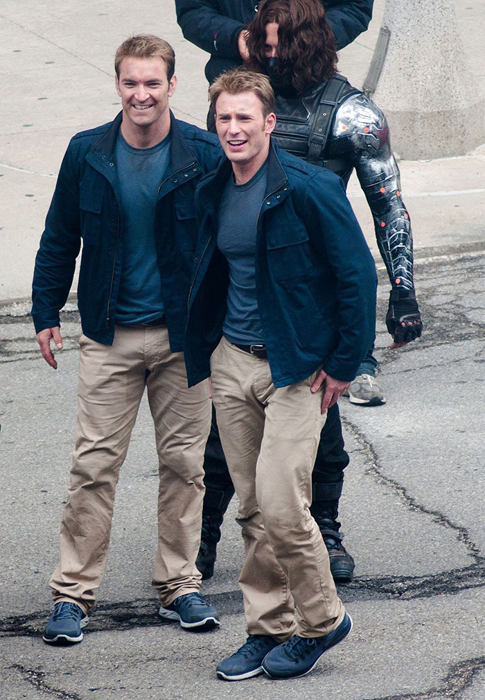 13 Photos Of Avengers With Their Stunt Doubles Reveal The Real