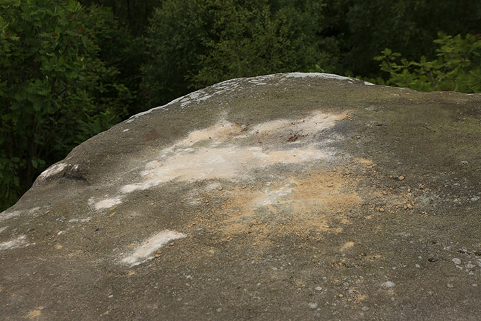 5b236f6d7b88f brimham rock york moors vandalism north yorkshire 5b2227f7c114c  700 - Adolescentes destroem 320 milhões de anos de história em poucos segundos
