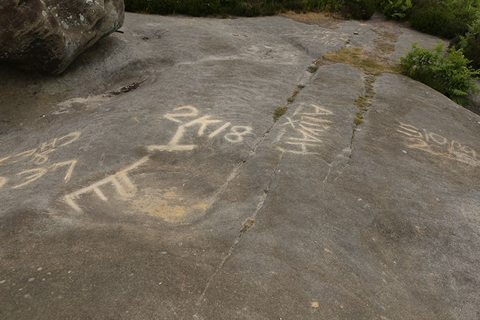 5b236f6f0f25e brimham rock york moors vandalism north yorkshire 5b222819d00f2  700 - Adolescentes destroem 320 milhões de anos de história em poucos segundos