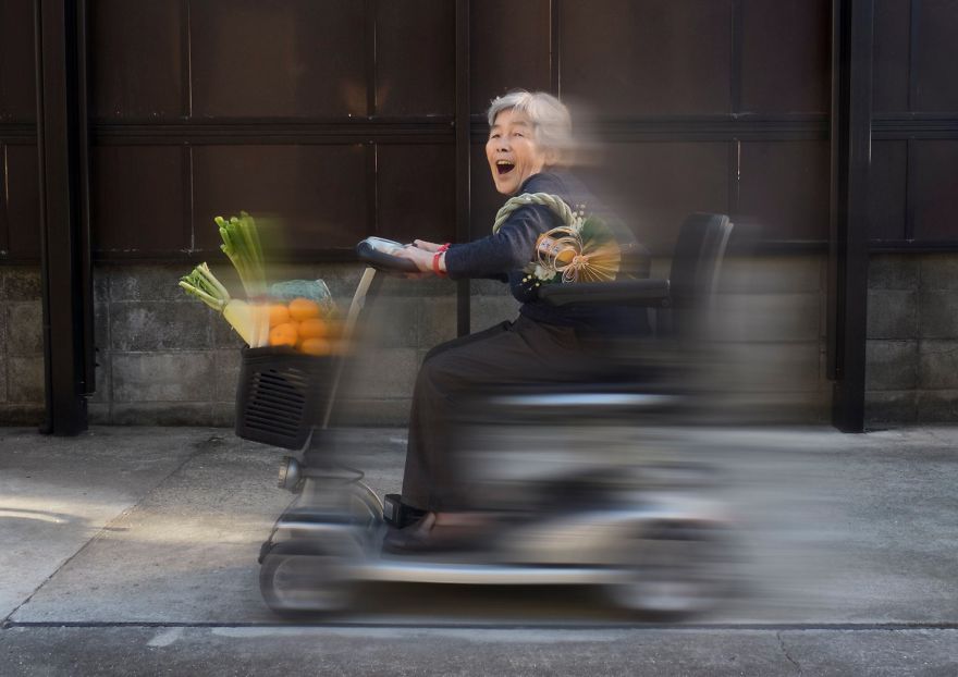 5b72c177cbace Japanese great grandmother at age 90 continues conquering social networks with her incredible joy of living 5b6ccc30b7e98  880 - Senhora divertida de 90 anos tem mais de 200 mil seguidores no Instagram