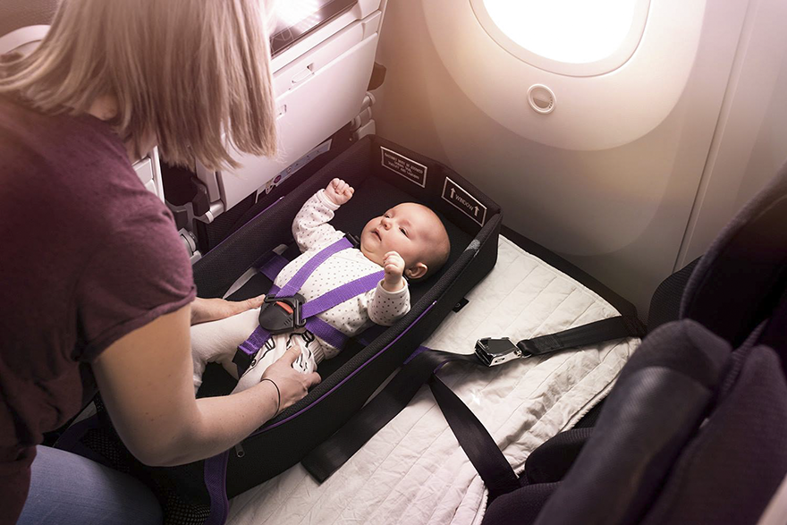 skycouch air new zealand 13 - Companhia aérea ameniza sofrimento das mães com bebês mais fácil