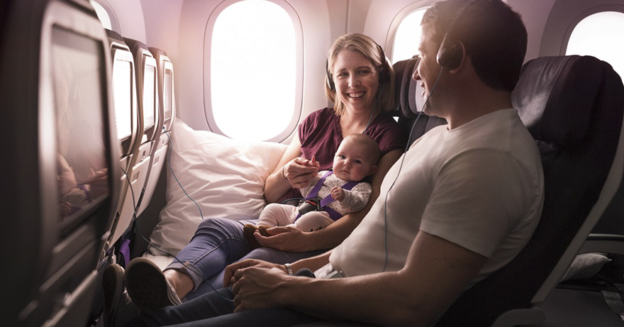 skycouch air new zealand 3 - Companhia aérea ameniza sofrimento das mães com bebês mais fácil