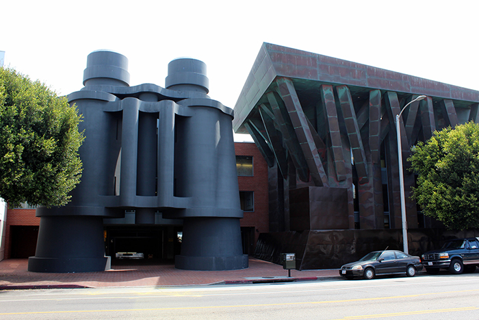5c5011460e936 binoculars 5c48701eb12e9  700 - Os impressionantes edifícios do arquiteto Frank Gehry
