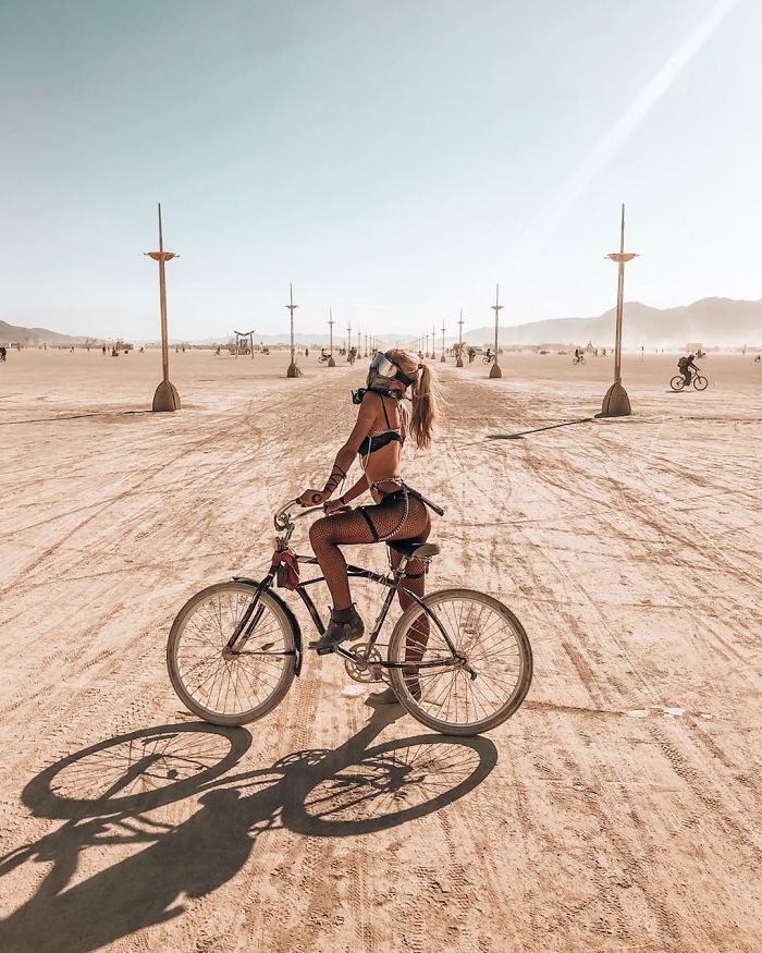 5d6f6c53a4923 B139ksJgWU5 png  700 - 30 fotos do festival Burning Man Nevada 2019