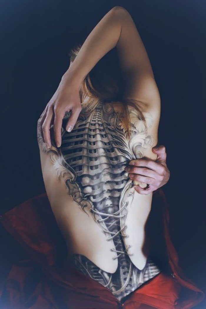 5d7b42bcd155b full back tattoo ideas 93 5d77883820d3c  700 - 30 tatuagens de costas incrivelmente detalhadas