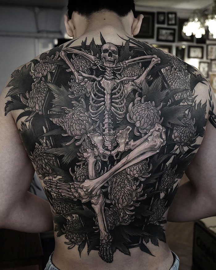 5d7b42bf146ca full back tattoo ideas 28 5d160aaba5dd8  700 - 30 tatuagens de costas incrivelmente detalhadas