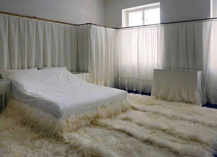5d9ee096c8efa beds bedrooms with threatening auras 1 5d9c70f8bea1d  700 - 30 camas bizarras que só precisavam ser compartilhadas